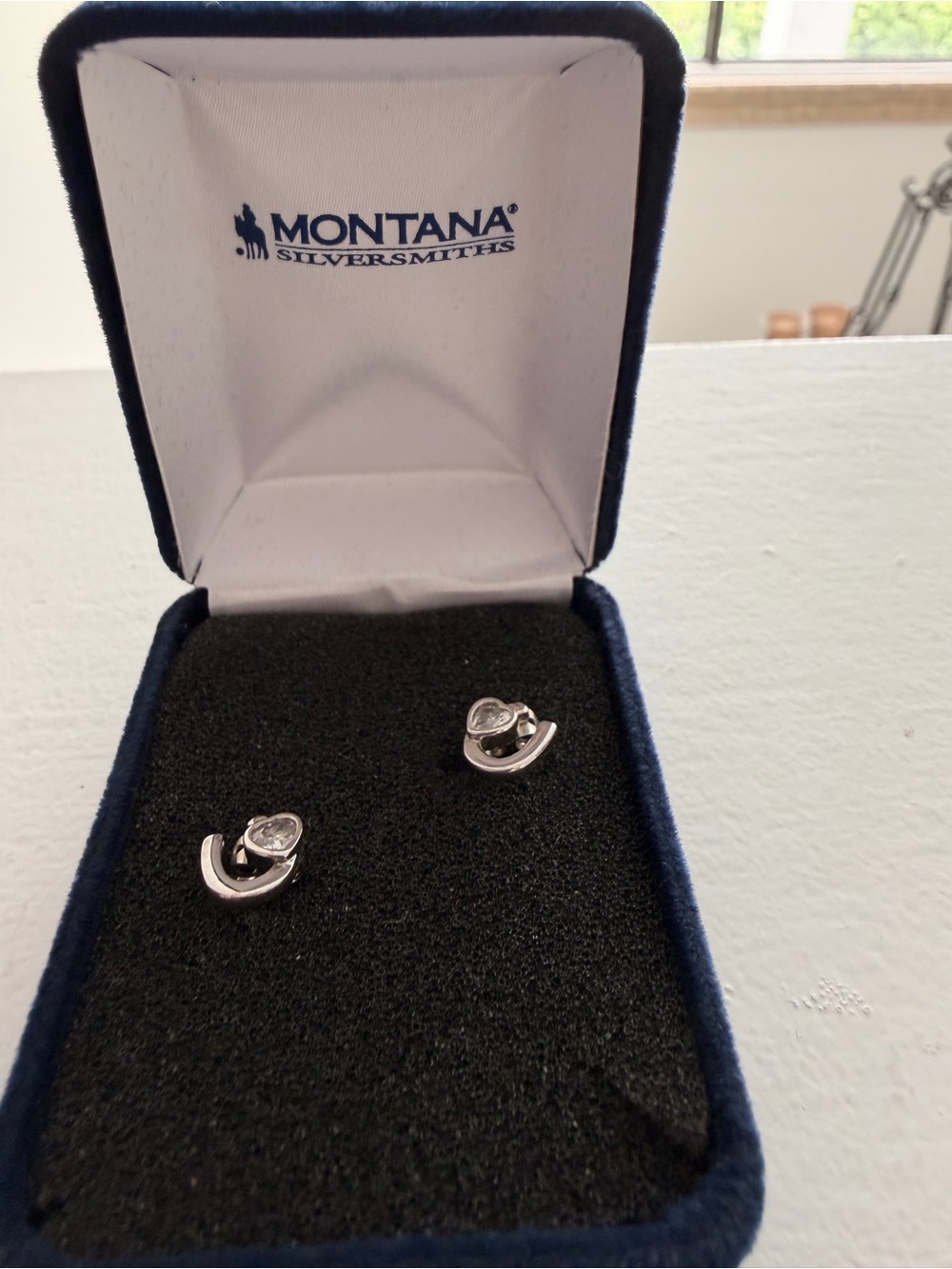 Sterling Silver Horseshoe Heart Hoop Stif Earring - Clear Stone